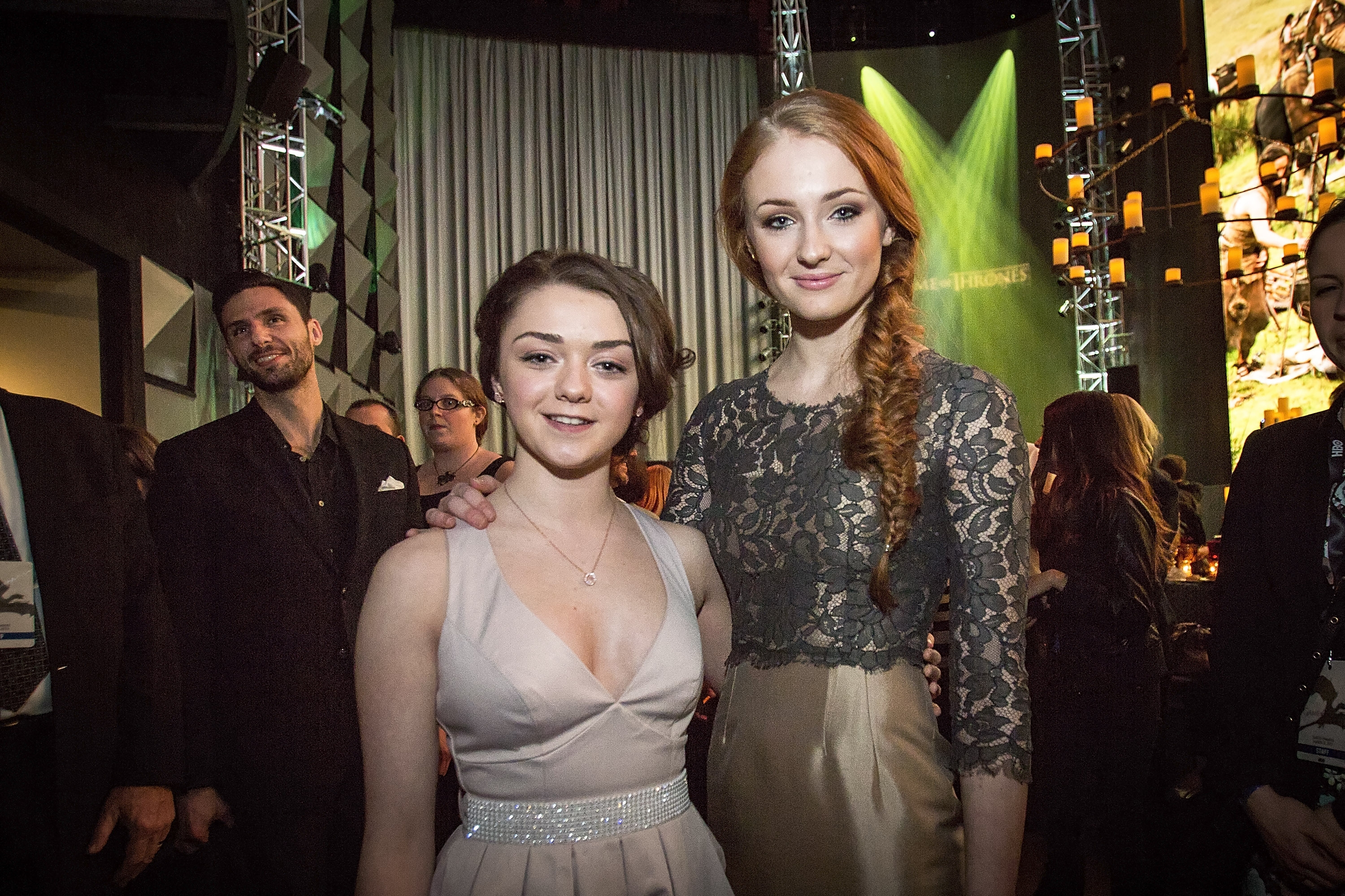 https://maisiewilliams.org/gallery/albums/Public Apperances/2013/March 21st-Game of Thrones Season 3 Seattle Premiere/0014.jpg
